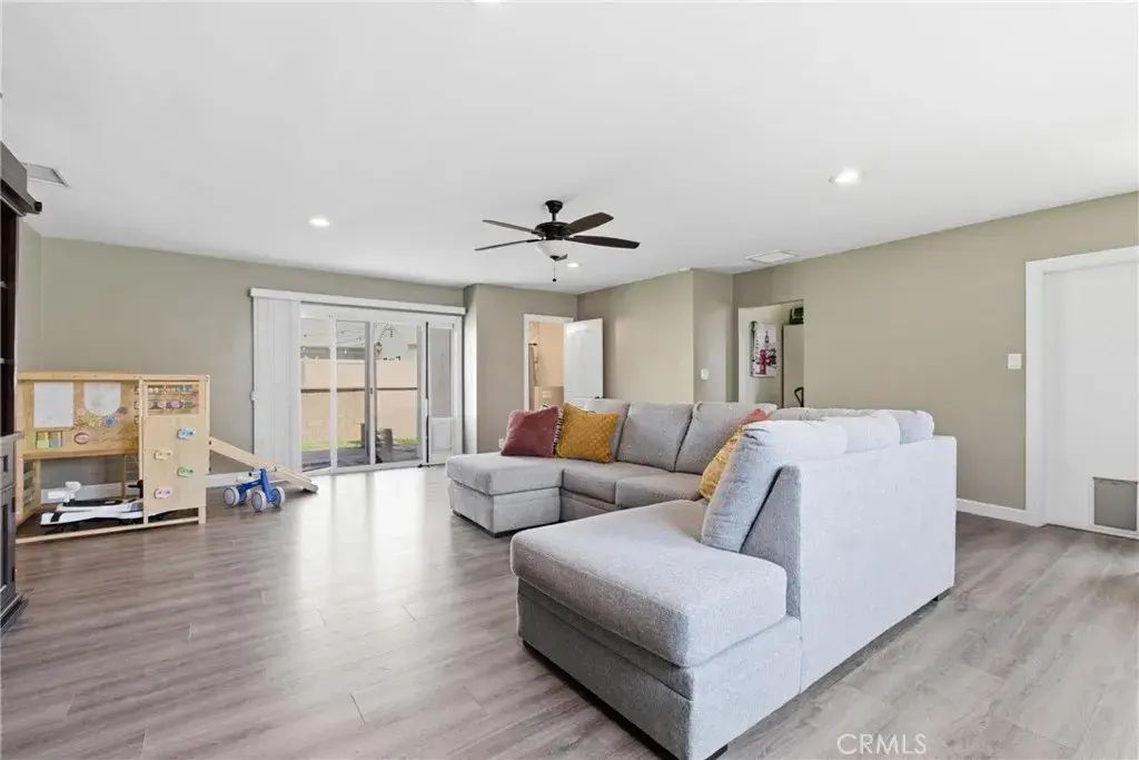 3403 Roxanne, Long Beach