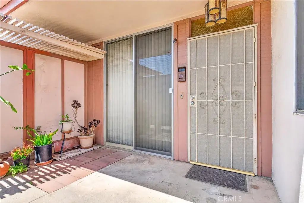 777 E Valley 136, Alhambra
