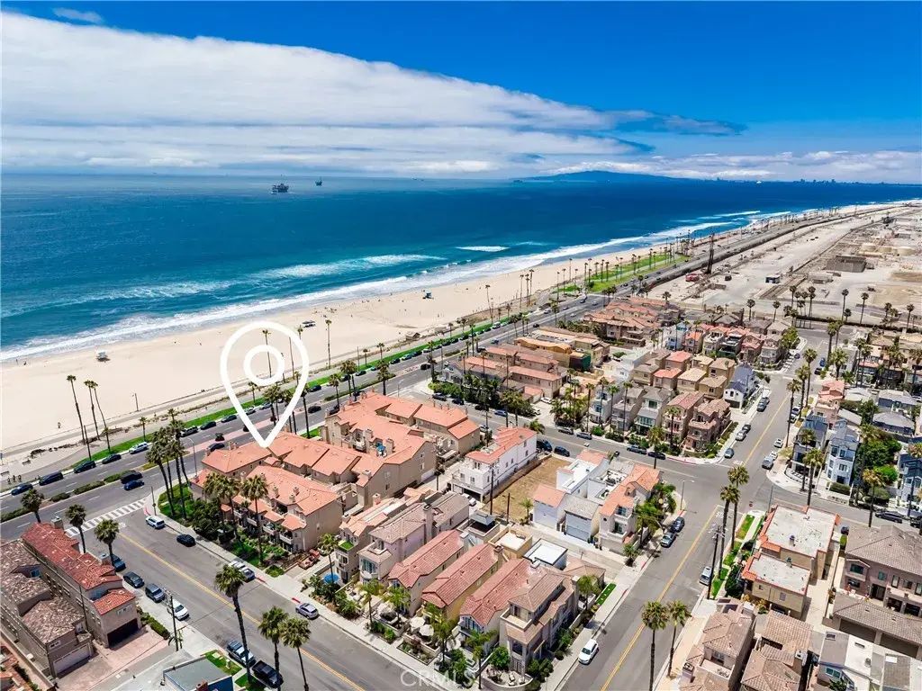 2000 Pacific Coast Hwy 108, Huntington Beach