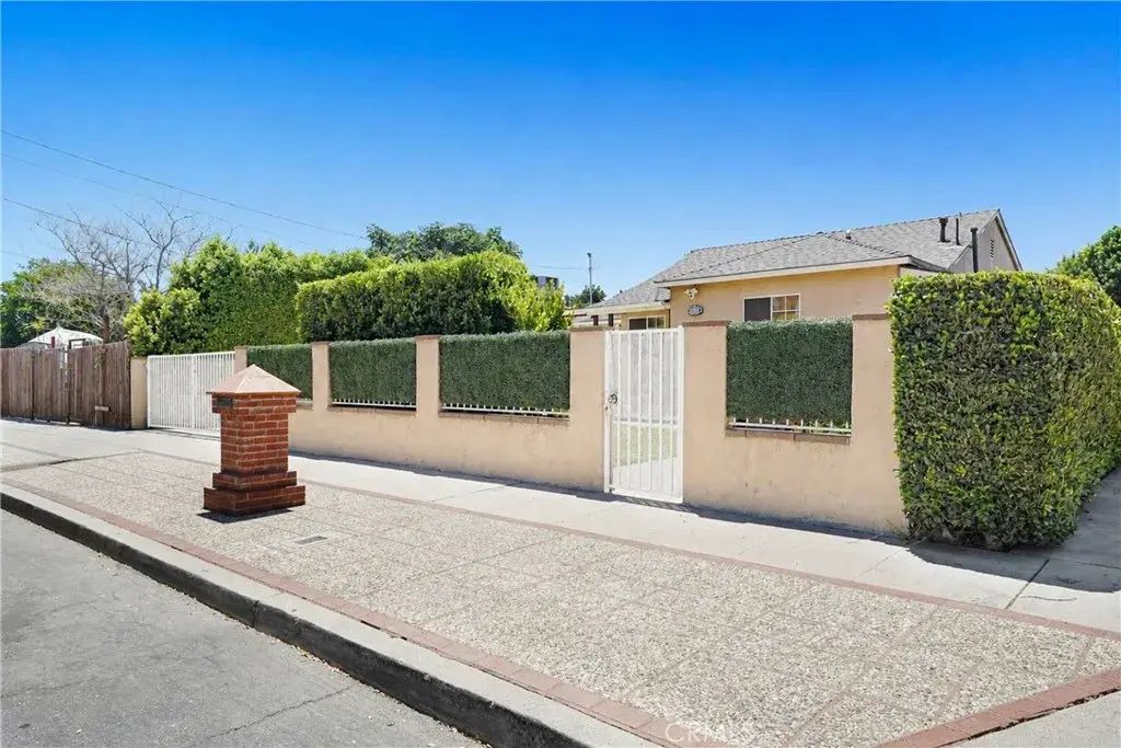 21006 Cohasset Street, Canoga Park