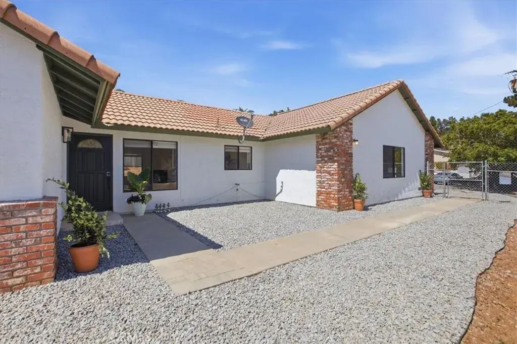1340 Via Feliz, Fallbrook