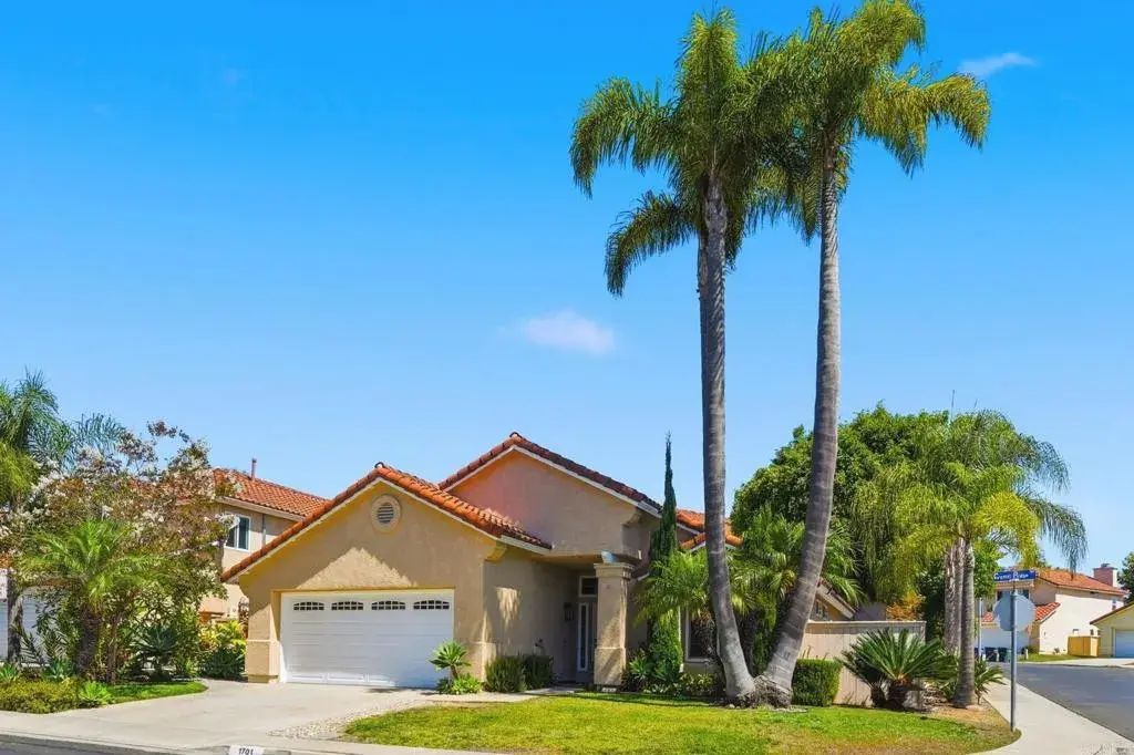 1701 Crystal Ridge Way, Vista