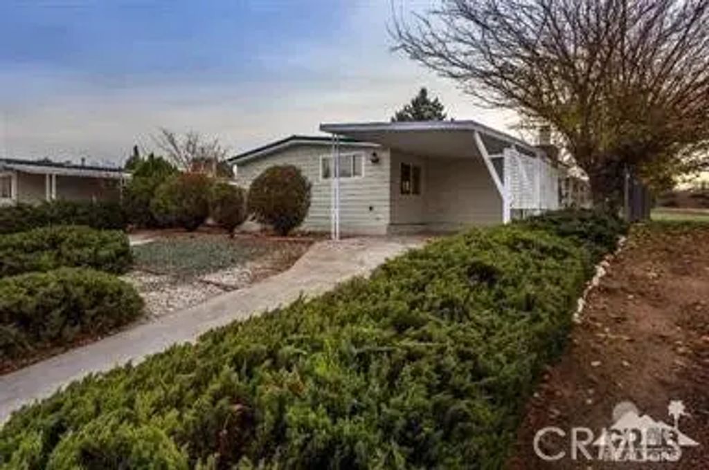 16247 Pebble Beach, Victorville