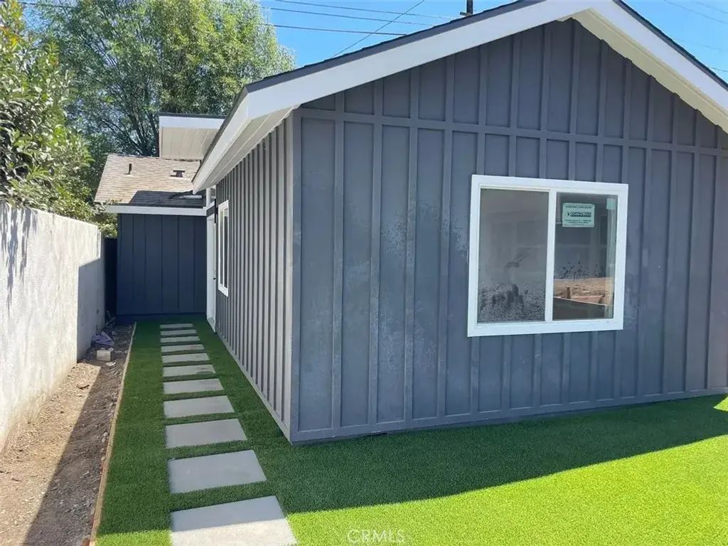 5834 Fallbrook Ave, Woodland Hills