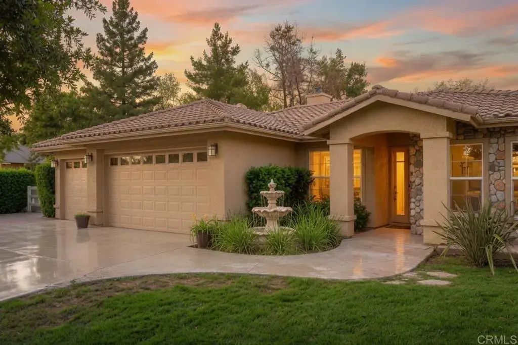 2445 Southern Oak Road, Ramona