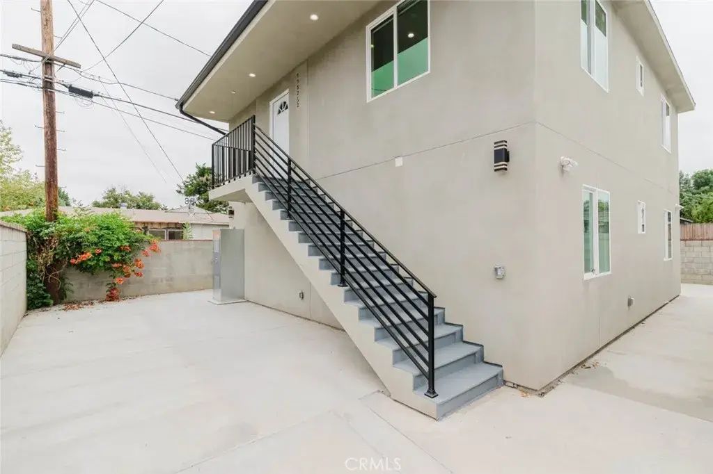 7732 Etiwanda 1/2, Reseda