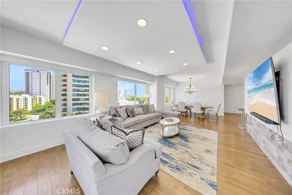 10520 Wilshire Blvd 902, Los Angeles