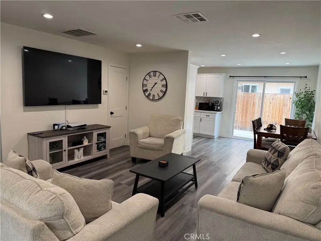 17111 Roscoe Boulevard 15, Northridge