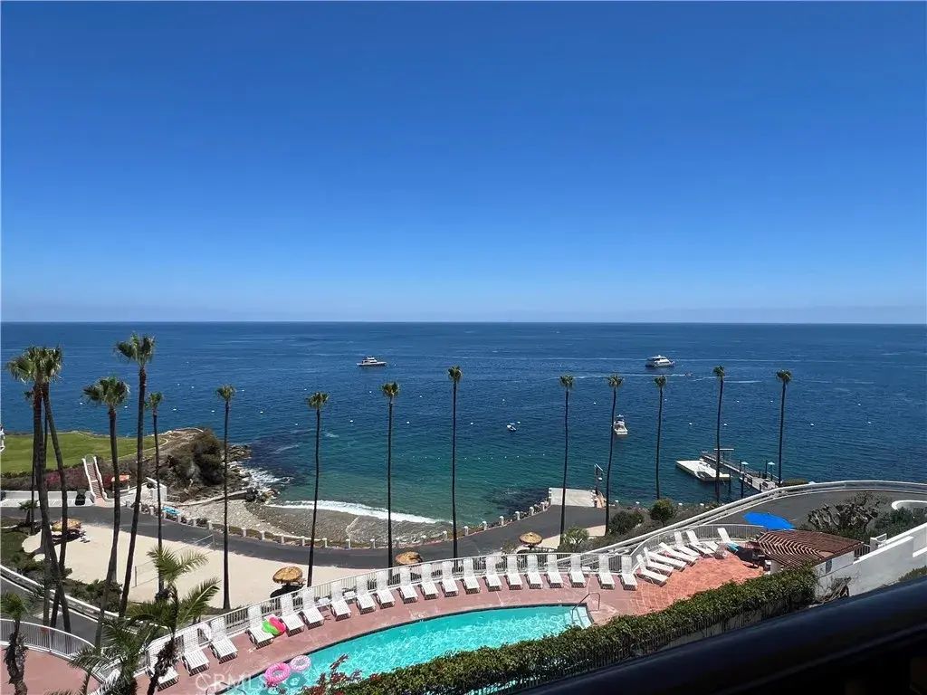 53 Camino De Flores, Avalon