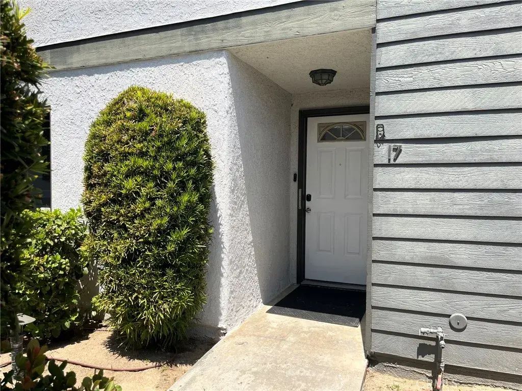 11311 Tampa 17, Porter Ranch