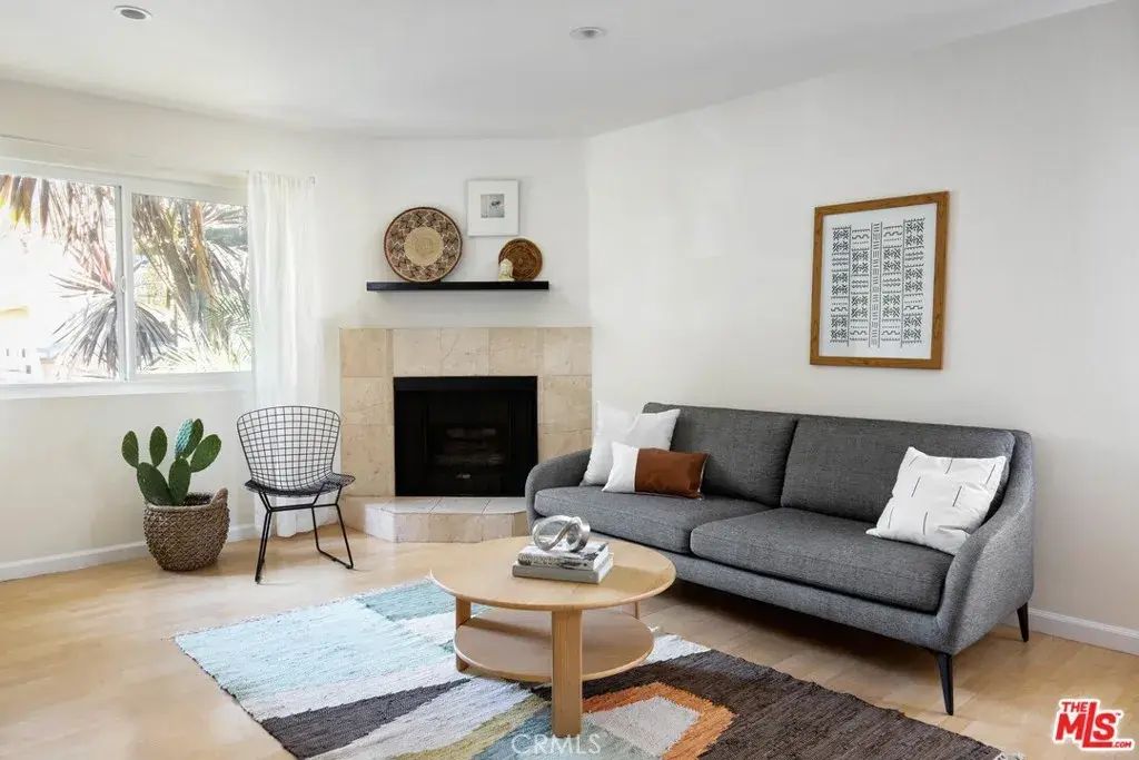 11734 Avon, Los Angeles