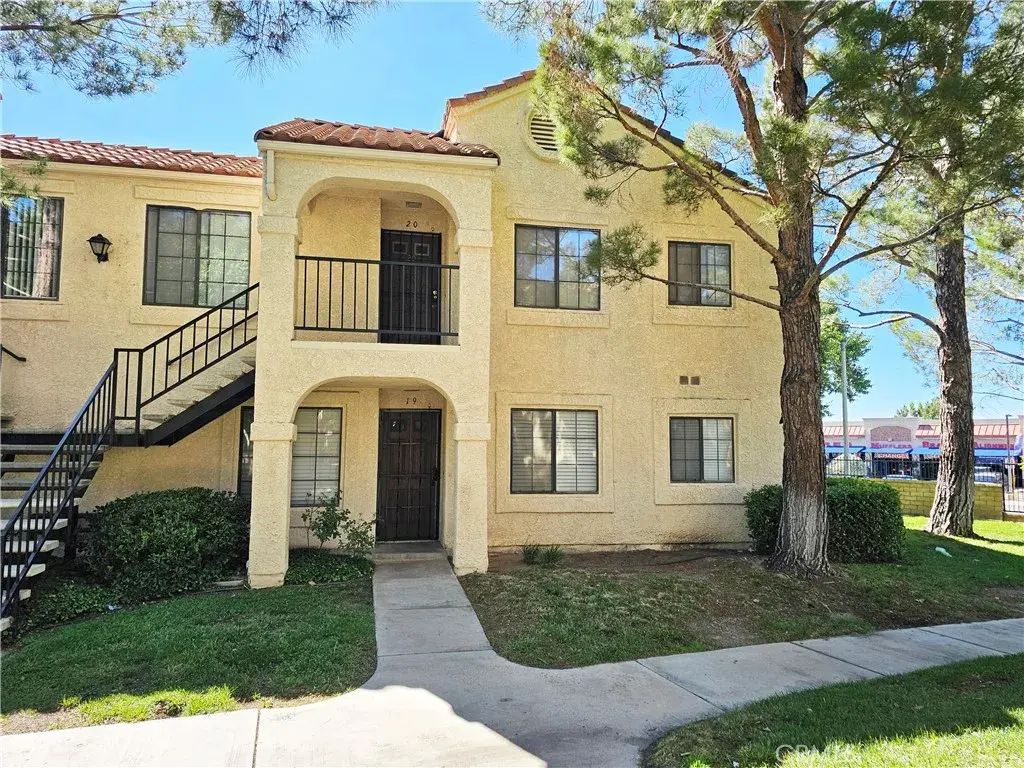 2554 Olive Drive 19, Palmdale