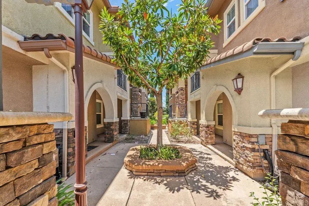 54 Via Sovana, Santee