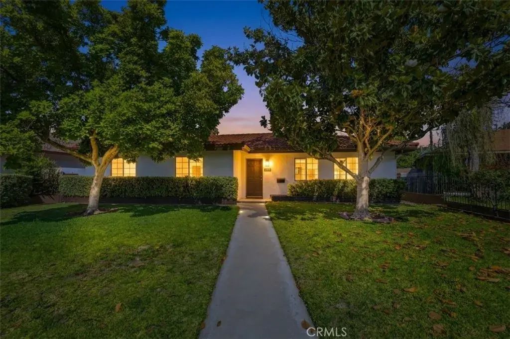 1915 Ervilla, Pomona