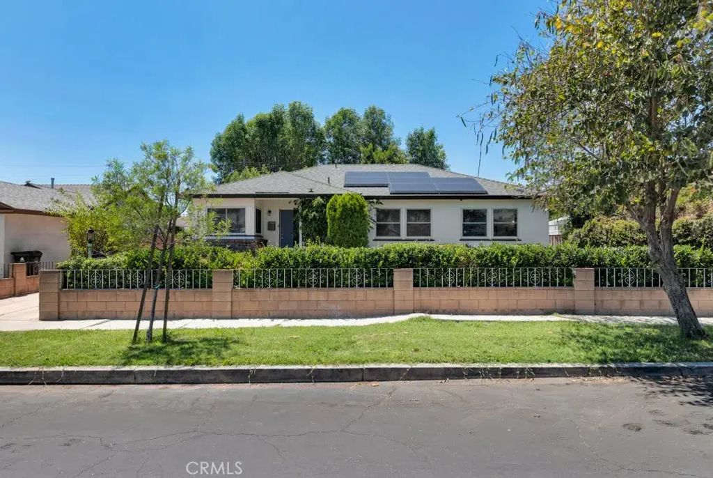 7533 Hatillo Avenue, Winnetka