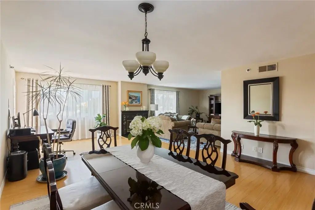 726 Elm Avenue 404, Long Beach