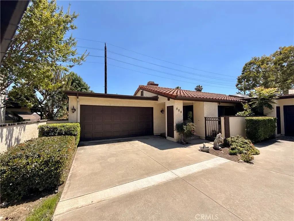 888 Via Maria, Upland