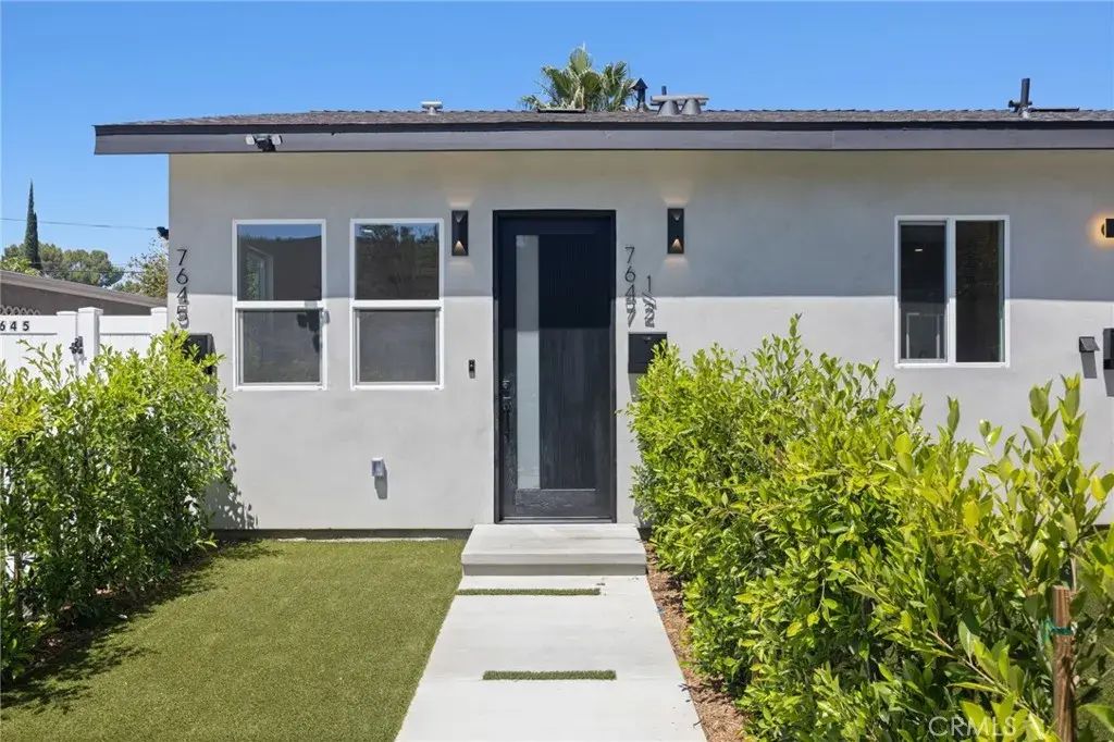 7647 Melvin Avenue, Reseda