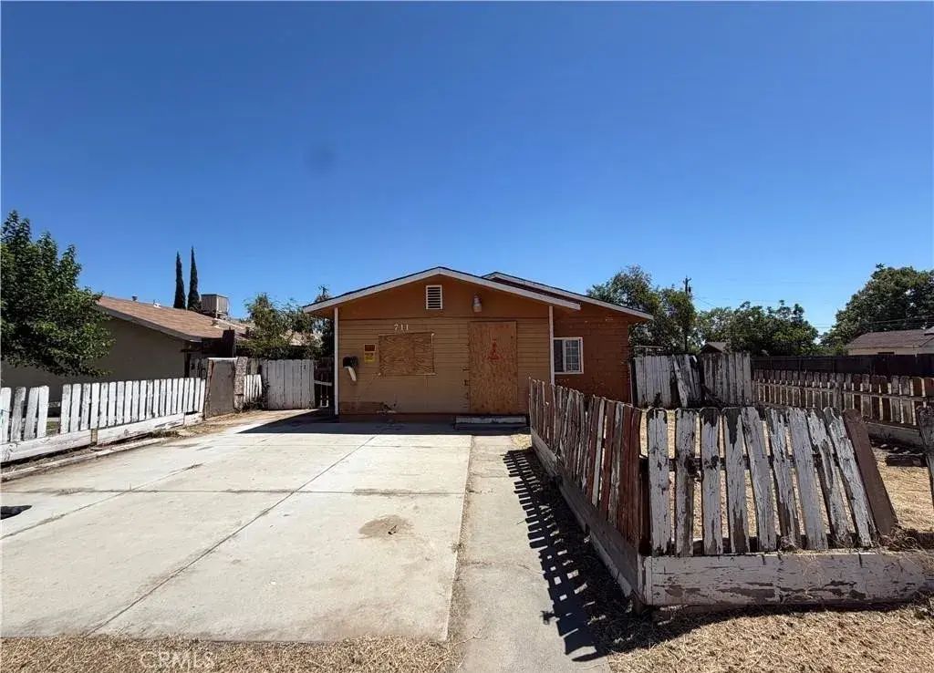 711 S G, Madera