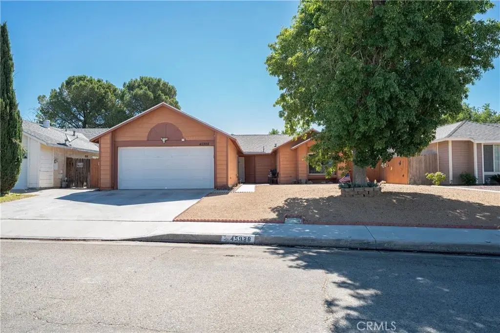 45928 Foxtail, Lancaster