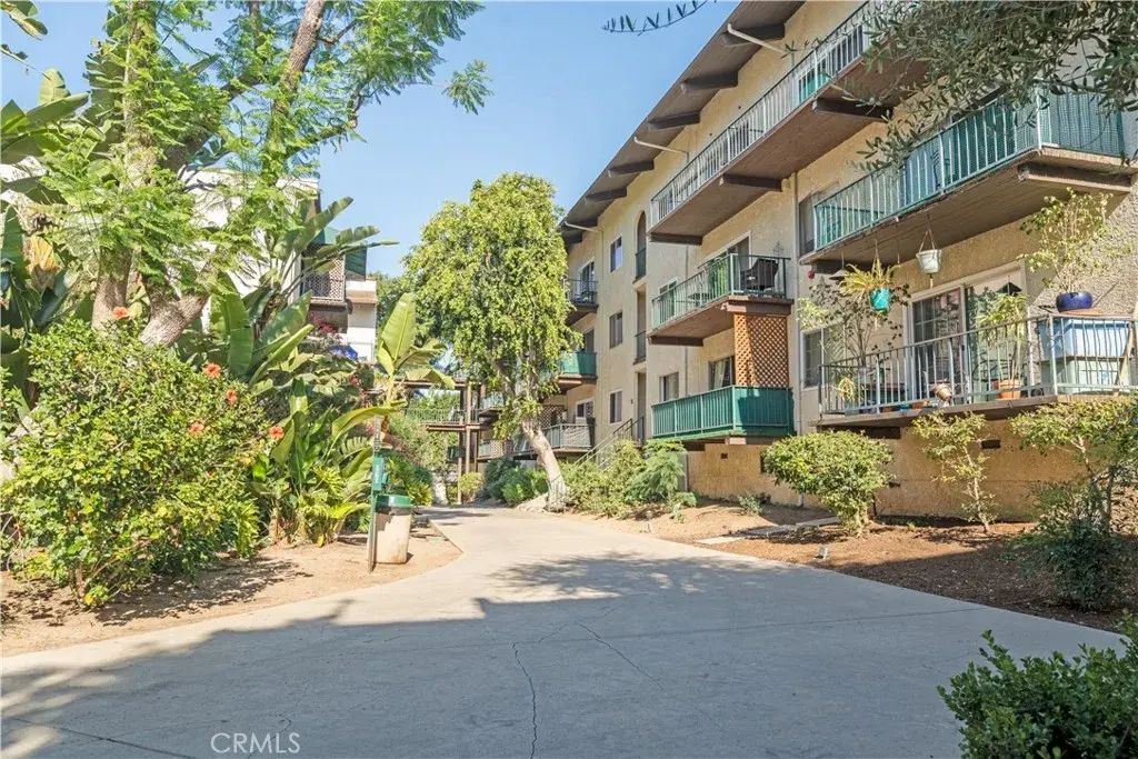 5460 White Oak Avenue E129, Encino