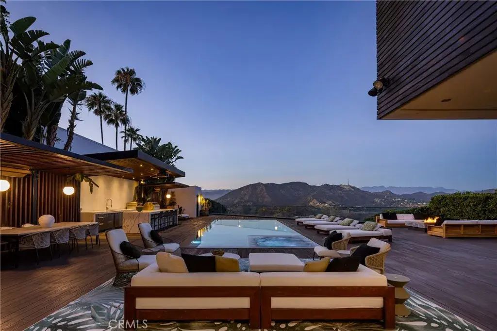 7107 Macapa Drive, Los Angeles