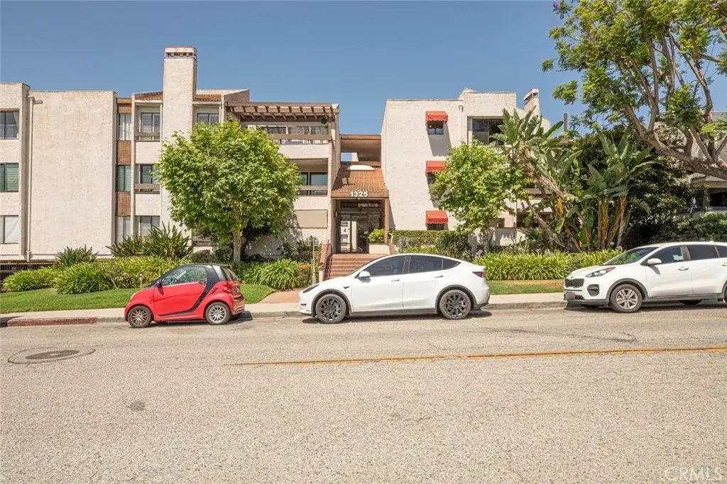 1325 Valley View Road 301, Glendale