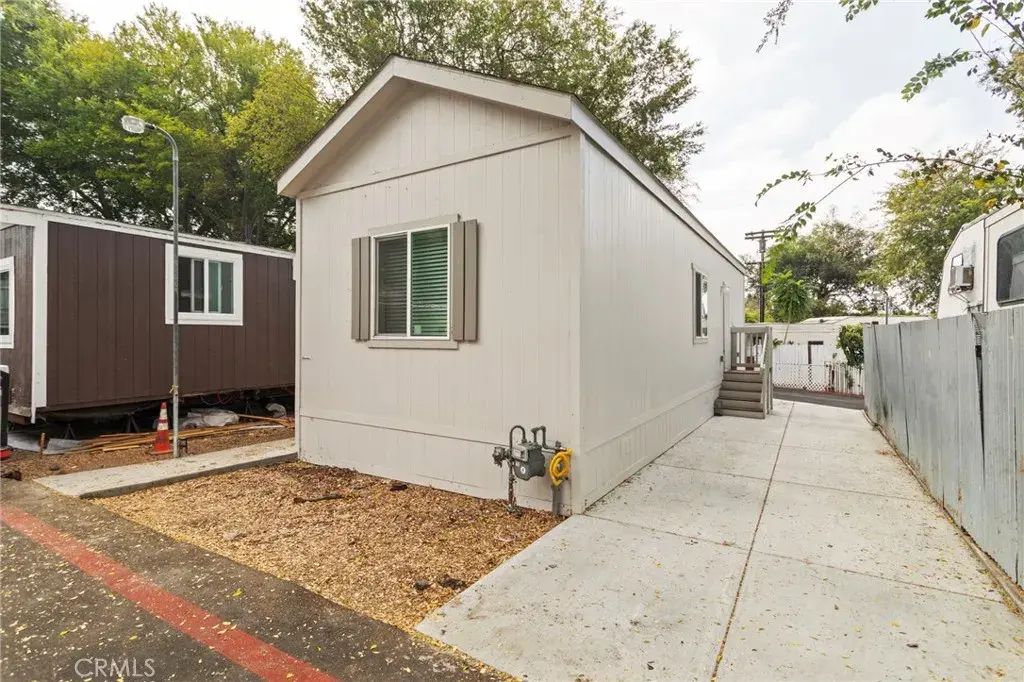 12245 San Fernando 32, Sylmar