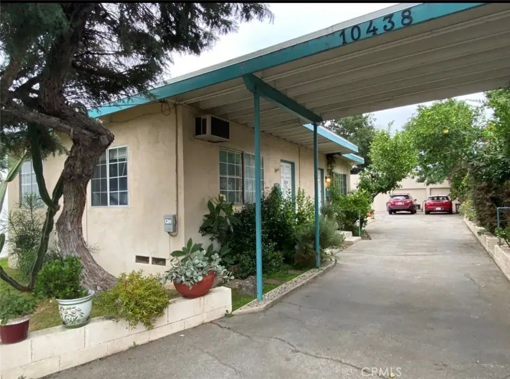 10438 Scoville Avenue, Sunland