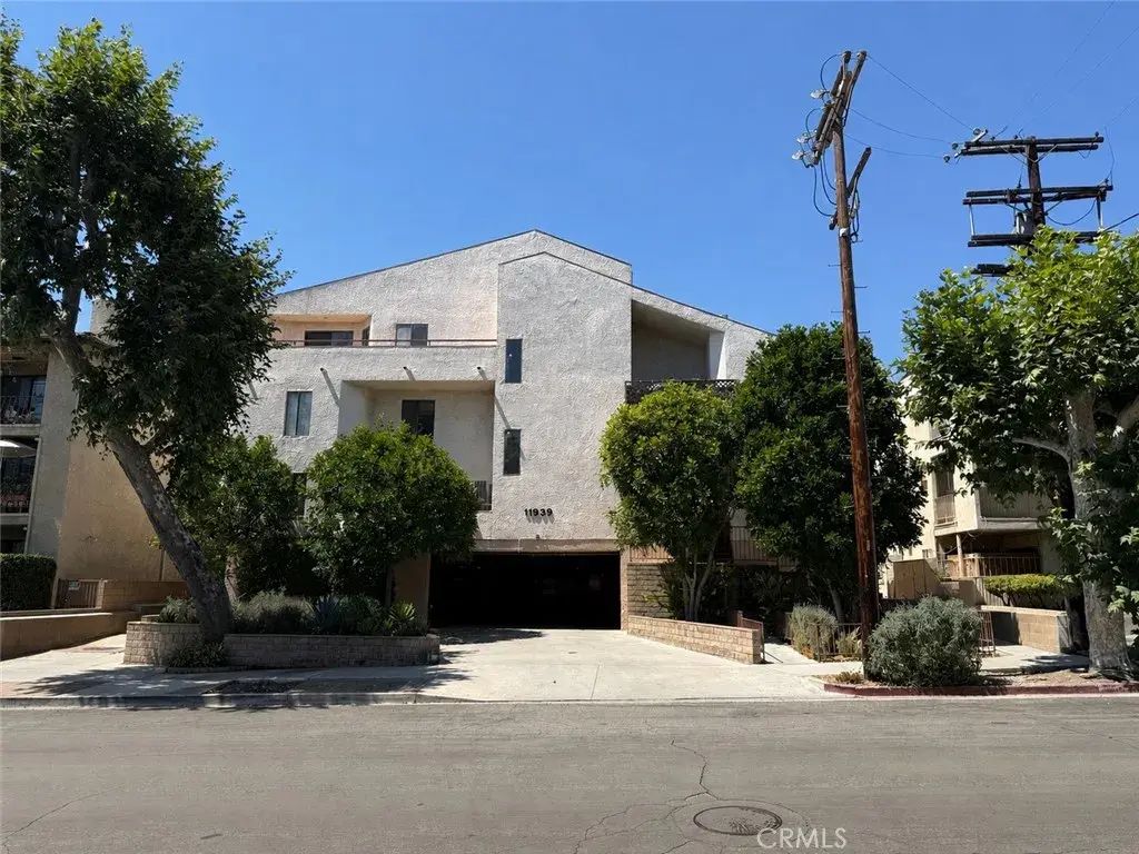 11939 Weddington Street 106, Valley Village