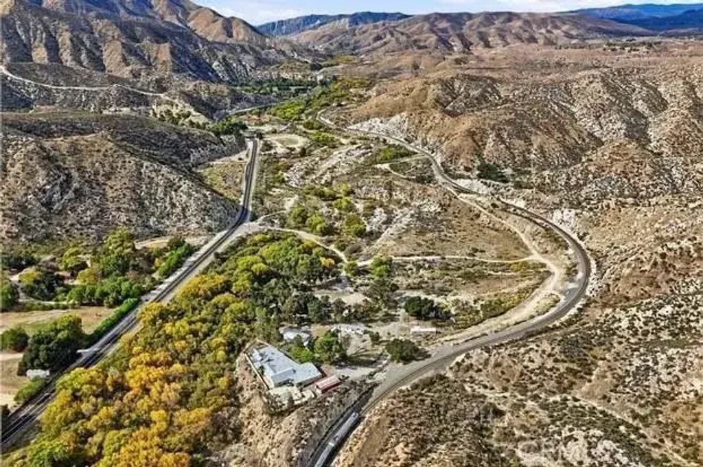 2 Soledad Canyon, Acton