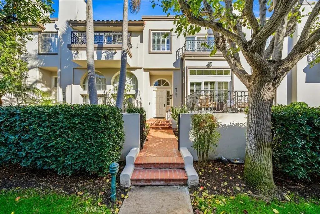 19281 Meadowood, Huntington Beach