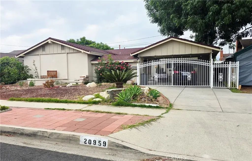 20959 Strathern, Canoga Park