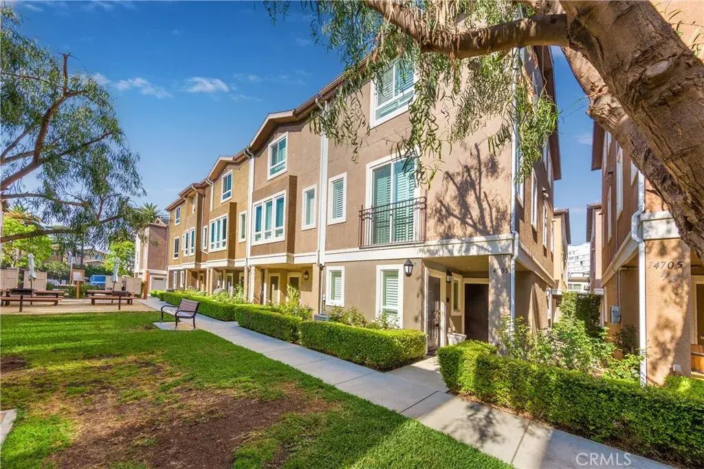 14705 Sherman Way, Van Nuys