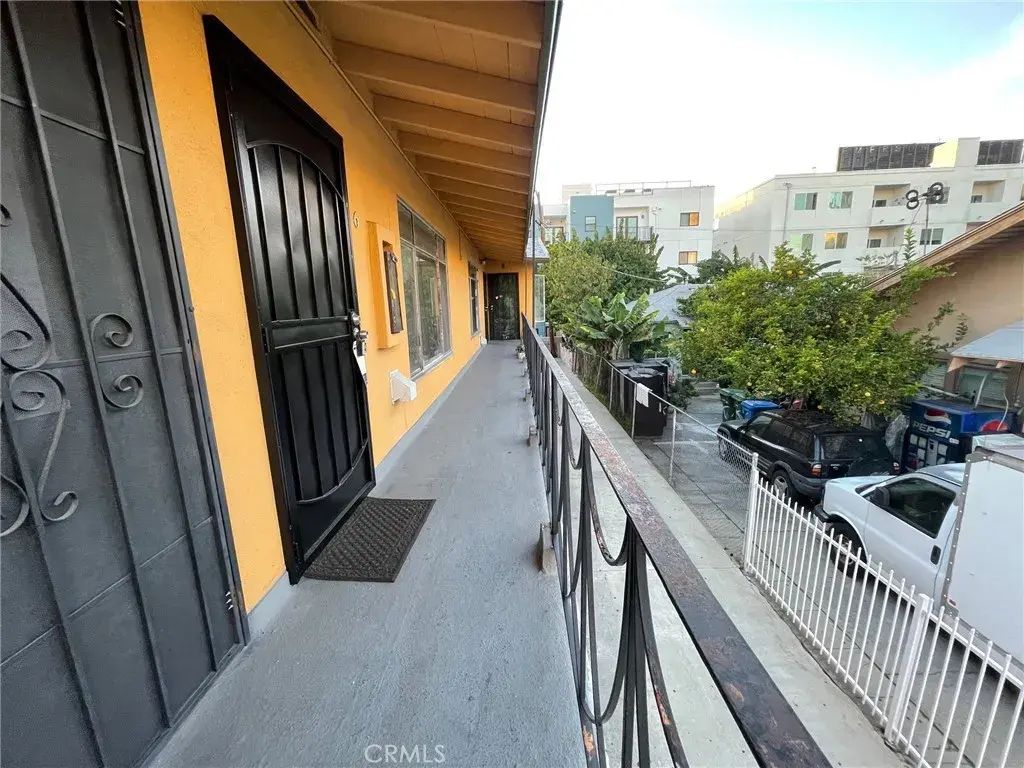 1433 N Bronson Avenue 6, Hollywood