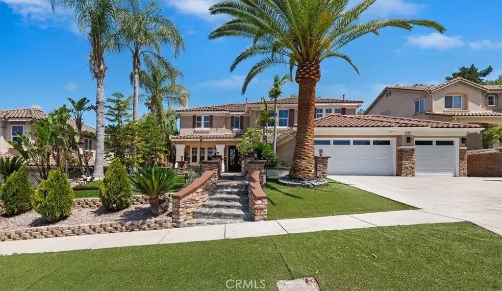 2417 Lenai, Corona