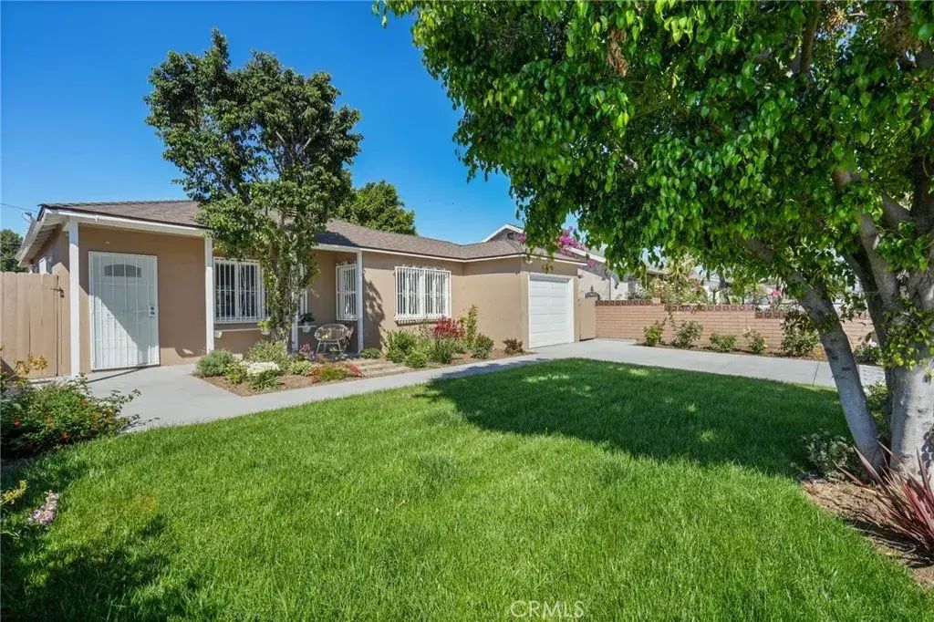 9725 Haddon, Pacoima