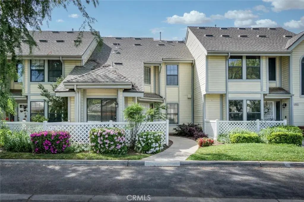 923 E Foxhill, Fresno