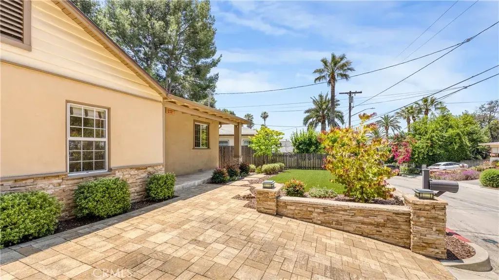 1232 E Elmwood Avenue, Burbank