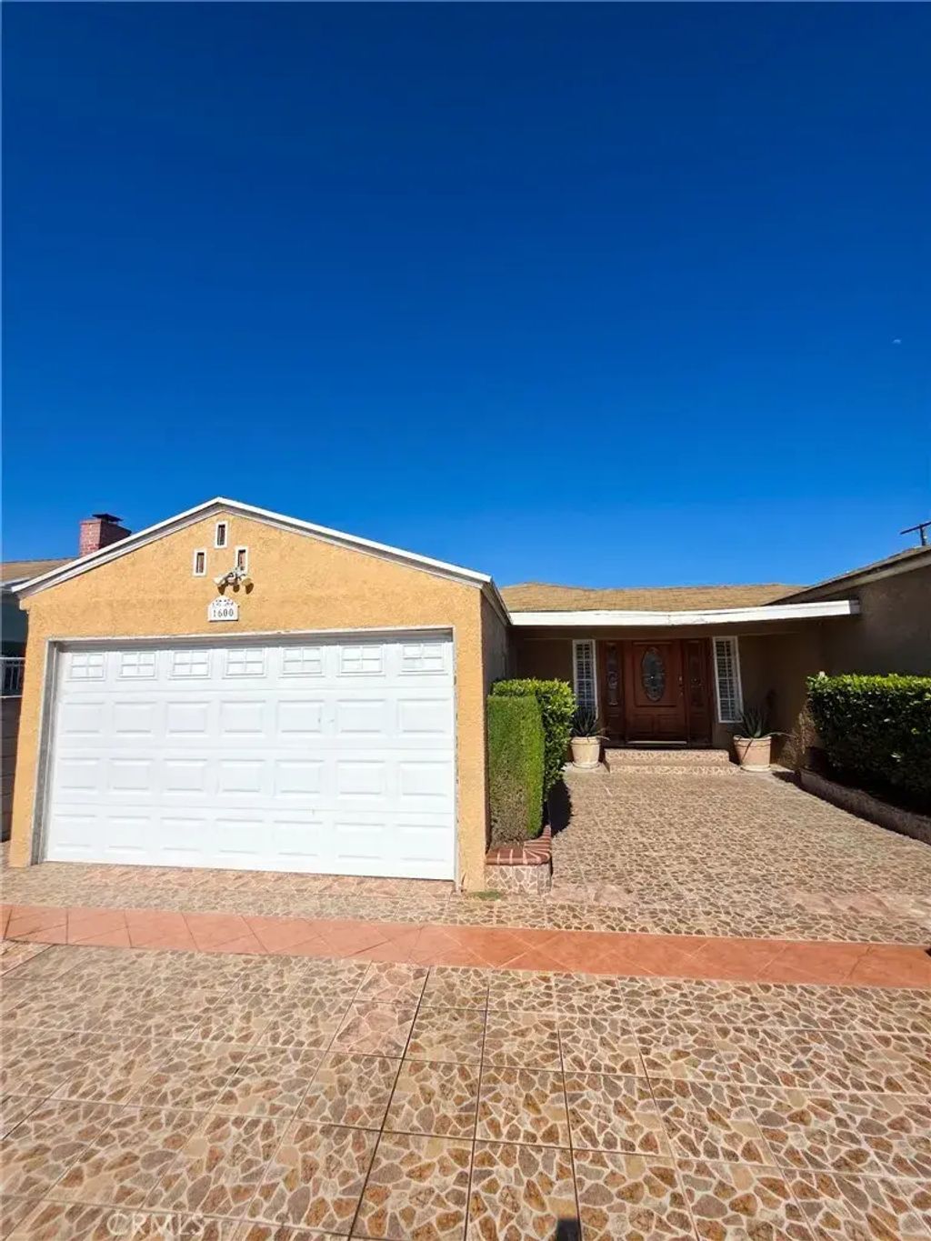 1600 N Chester, Compton