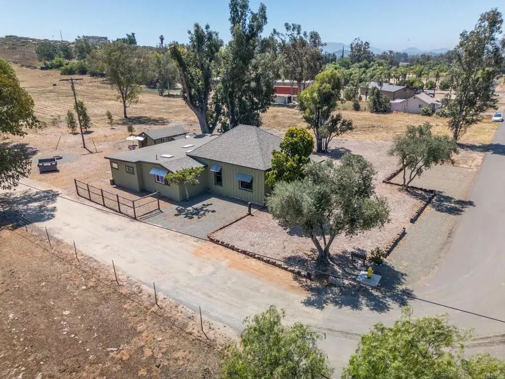 1077 Montecito Way, Ramona