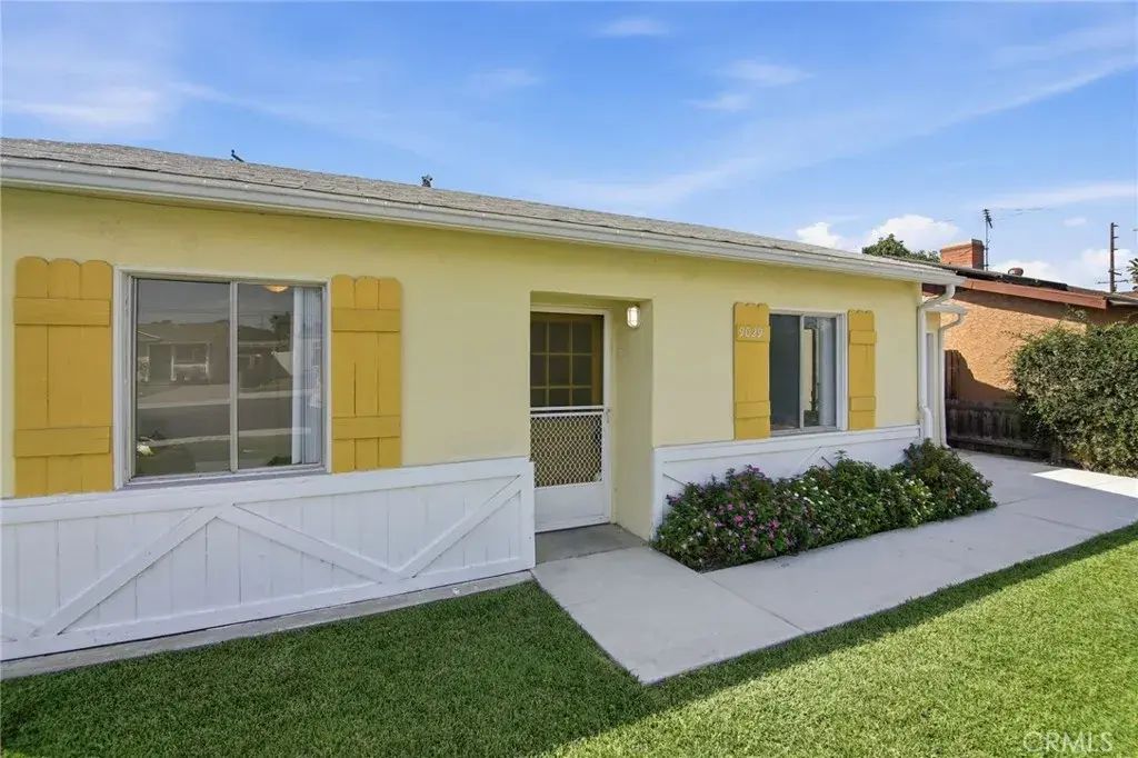 9029 Mel Dar, Downey