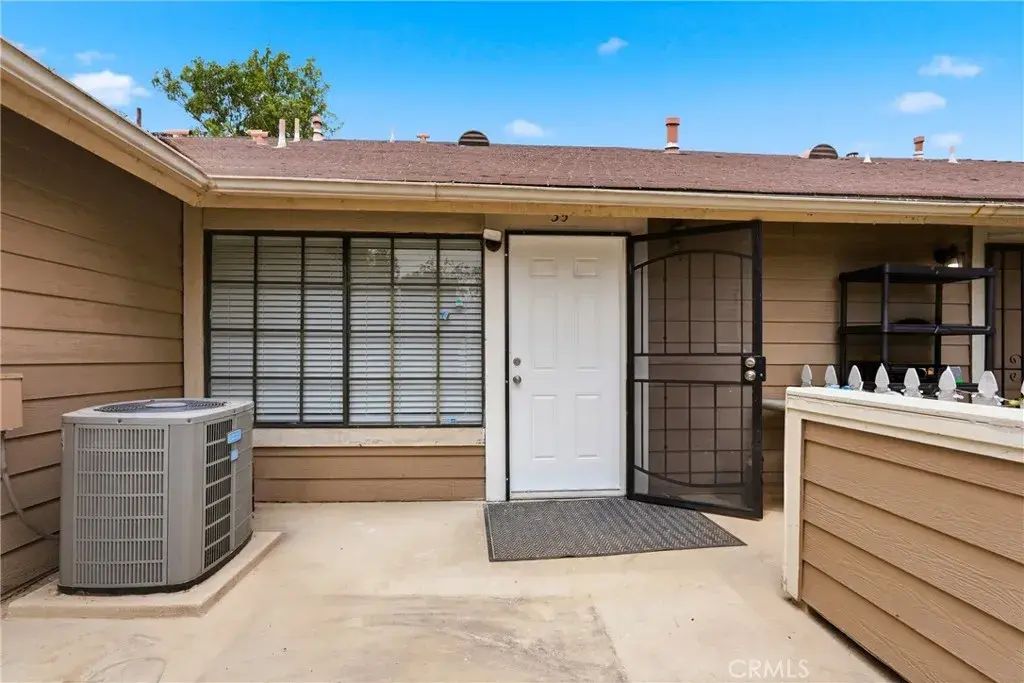 11350 Foothill 35, Sylmar