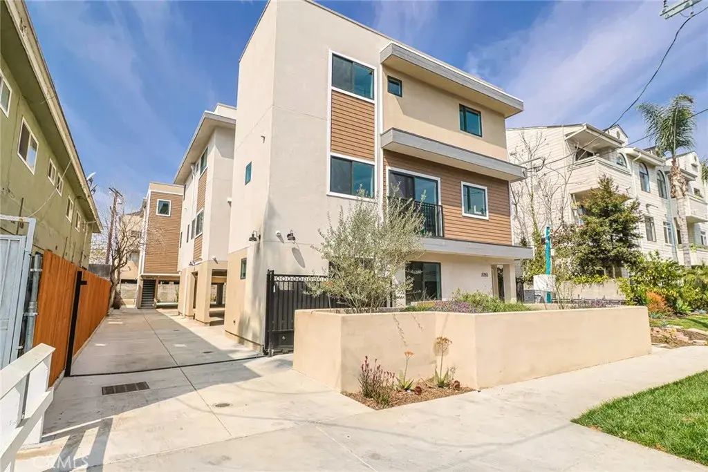 5257 Harmony, North Hollywood