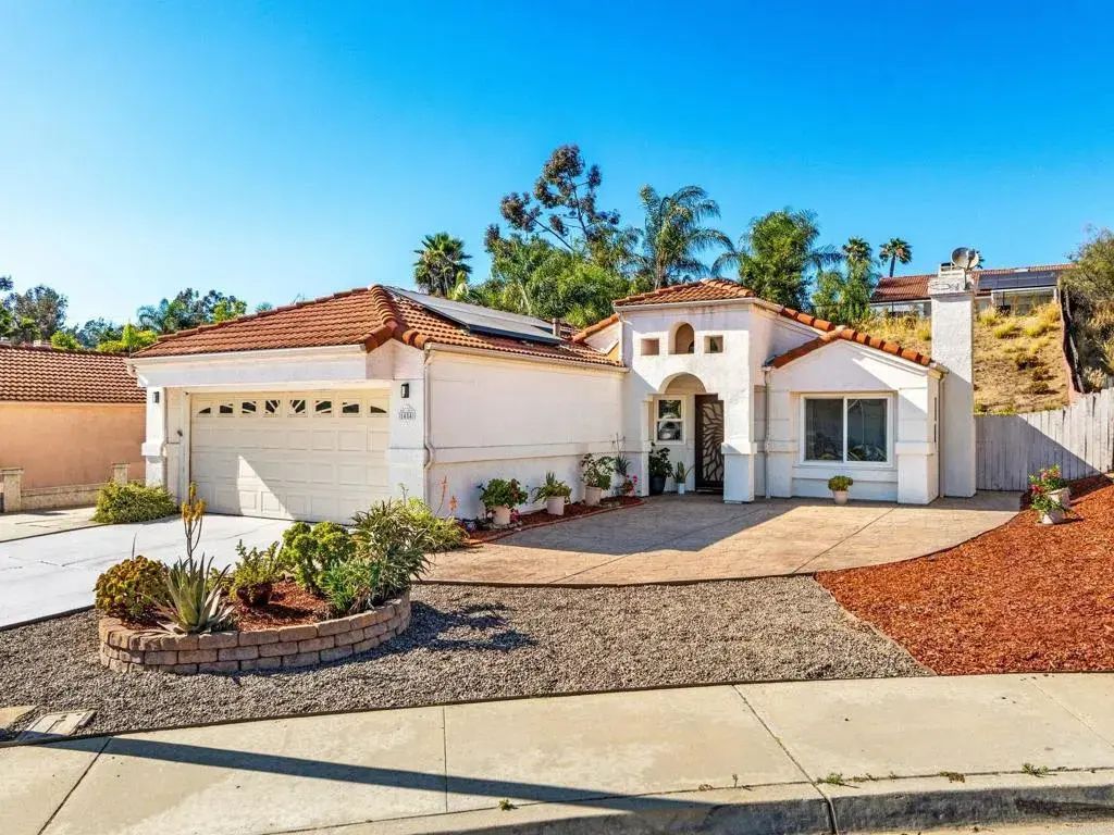 1484 Corte La Mantua, Escondido