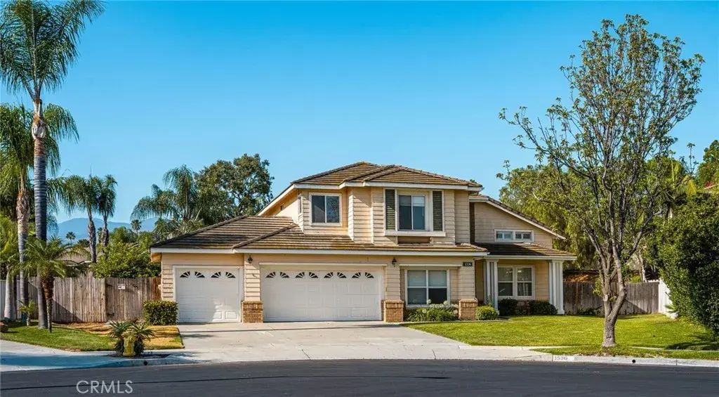 1536 Chestnut, Corona