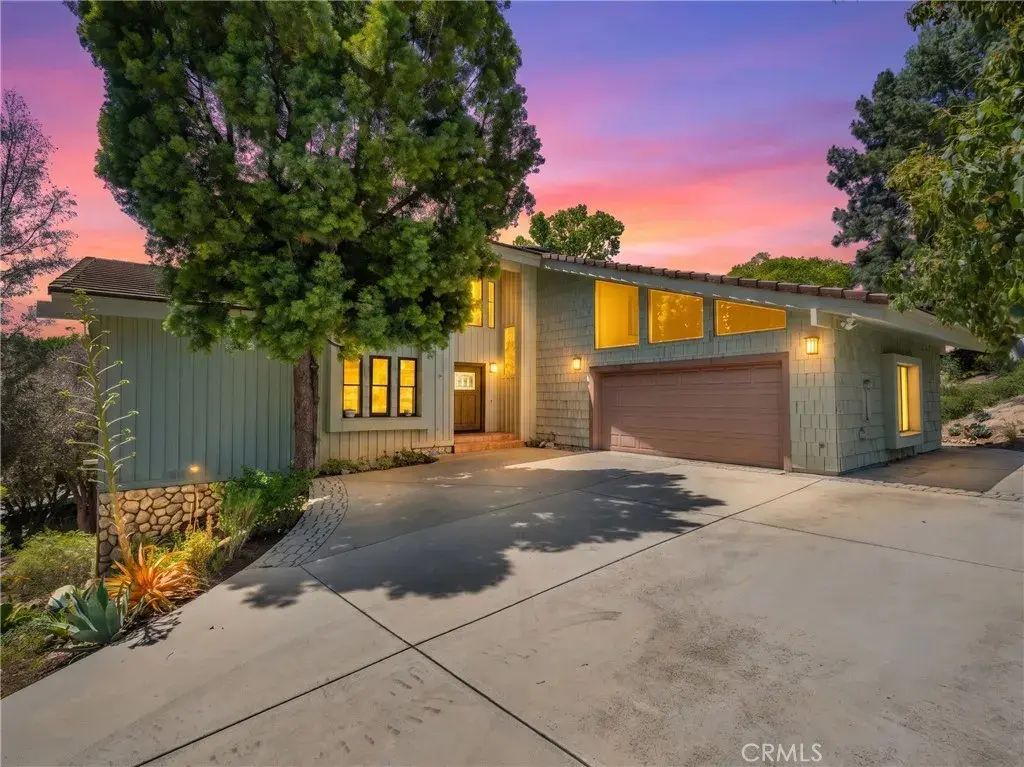 2248 Mil Sorpresas, Fallbrook