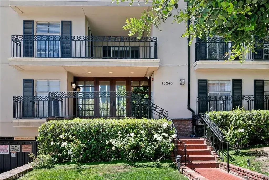15248 Dickens Street 102, Sherman Oaks