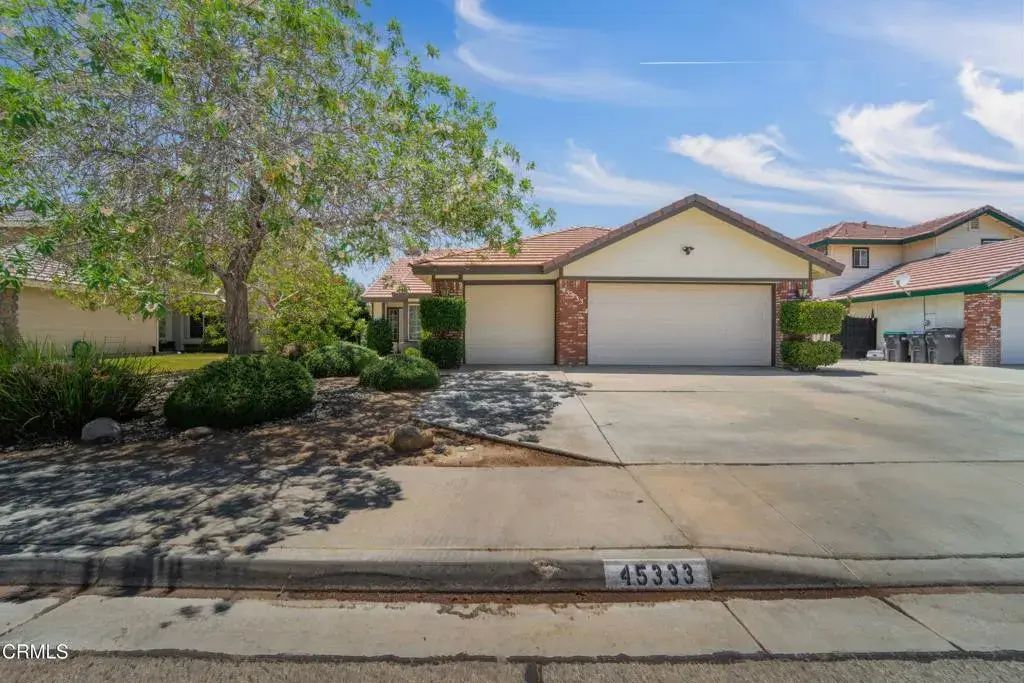 45333 Pickford Avenue, Lancaster