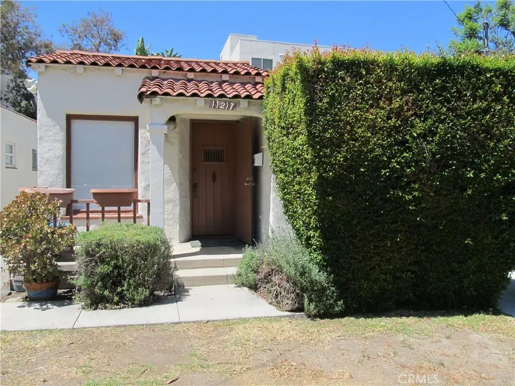 11217 La Maida Street, North Hollywood